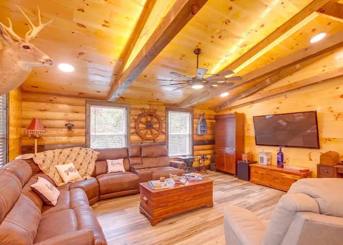 Pet-Friendly Chattanooga Cabin With Hot Tub And Kayaks